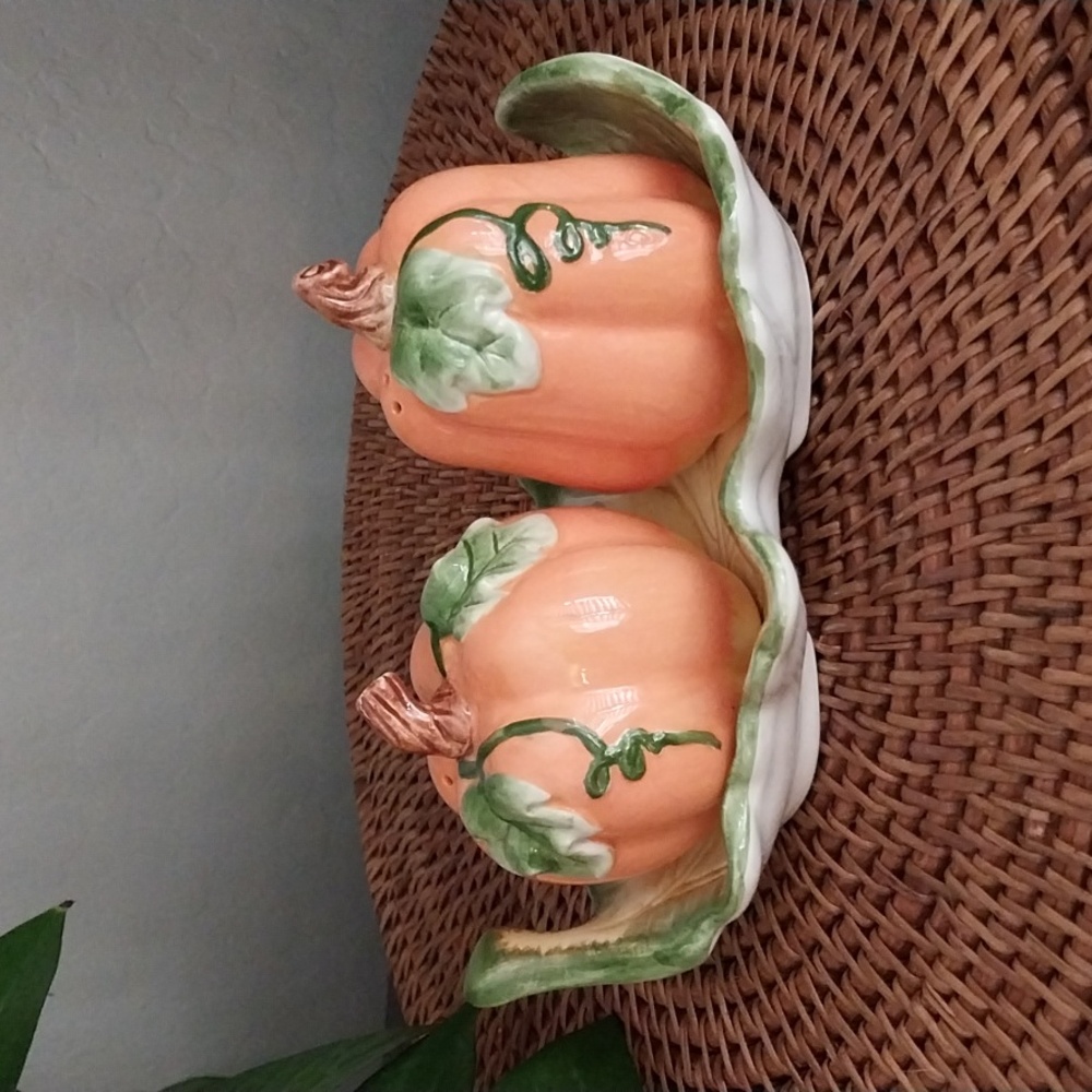 Vintage GANZ Ceramic Pumpkins Salt & Pepper Shakers with Leaf Tray fall decor